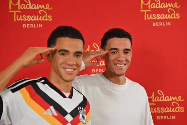 Jamal MUSIALA (Bayern Muenchen) enthuellt seine Wachsfigur von Madame Tussauds am 19.05.2026 in Muenchen.
