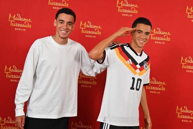 Jamal MUSIALA (Bayern Muenchen) enthuellt seine Wachsfigur von Madame Tussauds am 19.05.2026 in Muenchen.