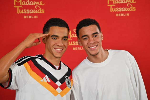 Jamal MUSIALA (Bayern Muenchen) enthuellt seine Wachsfigur von Madame Tussauds am 19.05.2026 in Muenchen.