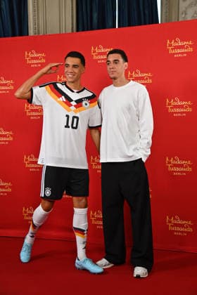 Jamal MUSIALA (Bayern Muenchen) enthuellt seine Wachsfigur von Madame Tussauds am 19.05.2026 in Muenchen.