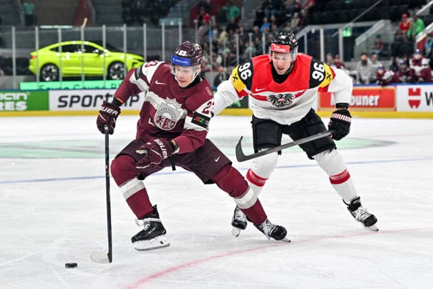 ZURICH, SWITZERLAND - MAY 19: Sandis Vilmanis of Latvia in action against Mario Huber of Austria during the 2026 IIHF Ice hockey, Eishockey World Championship, WM, Weltmeisterschaft Switzerland game between Latvia and Austria at Swiss Life Arena on May 19, 2026 in Zurich, Zurich. Zurich Swiss Life Arena Zurich Switzerland Copyright: xJustPictures.ch AndreaxBrancax jp-en-EuSpIm-JP7_ANB_Lat_Aut_19052026_3199