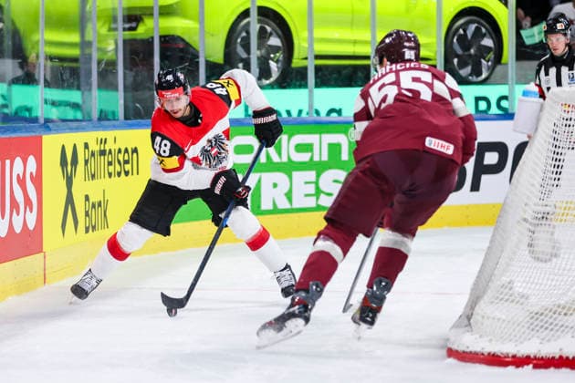 Ice hockey, Eishockey - IIHF WC 2026 ZURICH,SWITZERLAND,19.MAY.26 - ICE HOCKEY - IIHF Ice Hockey World Championship, WM, Weltmeisterschaft 2026, group stage, Austria vs Latvia. Image shows Lucas Thaler (AUT) and Roberts Mamcics (LAT).  GEPAxpictures xMaticxKlansek