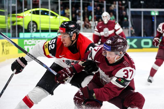 Ice hockey, Eishockey - IIHF WC 2026 ZURICH,SWITZERLAND,19.MAY.26 - ICE HOCKEY - IIHF Ice Hockey World Championship, WM, Weltmeisterschaft 2026, group stage, Austria vs Latvia. Image shows Paul Huber (AUT) and Oskars Lapinskis (LAT).  GEPAxpictures xMaticxKlansek