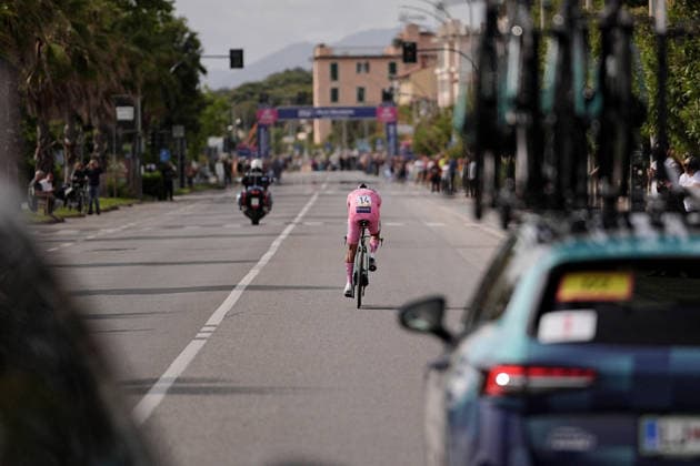 Portugal™s Afonso Oliveira Eulalio of Bahrain Victorious pink jersey during Stage 10, an individual time trial at the Giro d™Italia, from Viareggio to Massa, Italy, Tuesday, May 19, 2026.  Copyright: xMarcoxAlpozzi LaPressex