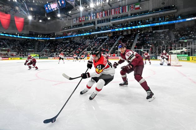 ZURICH, SWITZERLAND - MAY 19: Simeon Schwinger of Austria protects the puck from Roberts Mamcics of Latvia during the 2026 IIHF Ice hockey, Eishockey World Championship, WM, Weltmeisterschaft Switzerland game between Latvia and Austria at Swiss Life Arena on May 19, 2026 in Zurich, Zurich. Zurich Swiss Life Arena Zurich Switzerland Copyright: xJustPictures.ch AndreaxBrancax jp-en-EuSpIm-JP7_ANB_Lat_Aut_19052026_6146