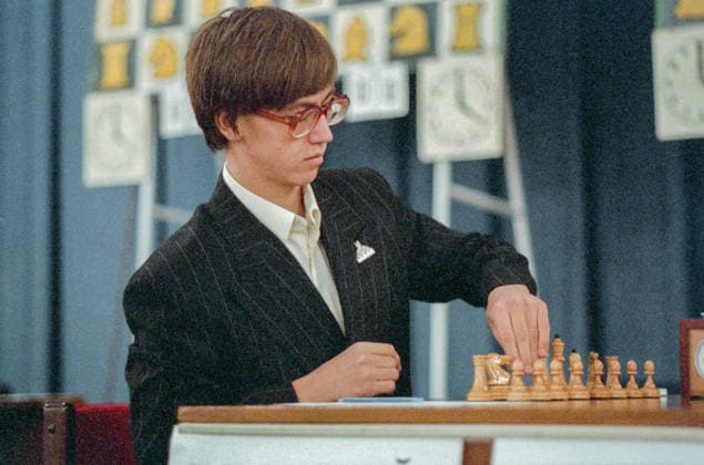 MOSCOW, RUSSIA. November 1, 1992. Gata Kamsky (USA), the bronze medallist of the World Grandmasters Chess Tournament marking 100th birthday of Alexander Alyokhin. Alexander Yakovlev TASS  16118695
