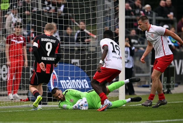 19.05.2026, xjhx, Fussball Testspiel, RW Frankfurt - Eintracht Frankfurt v.l. Jonathan Jonny Burkardt (Eintracht Frankfurt), Daniel Zeaiter (RW Frankfurt) (DFL DFB REGULATIONS PROHIBIT ANY USE OF PHOTOGRAPHS as IMAGE SEQUENCES and or QUASI-VIDEO) Frankfurt am Main