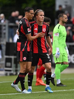 19.05.2026, xjhx, Fussball Testspiel, RW Frankfurt - Eintracht Frankfurt v.l. Younes Ebnoutalib (Eintracht Frankfurt) , Love Arrhov (Eintracht Frankfurt) celebrate the goal, Der Torjubel zum 1:0 (DFL DFB REGULATIONS PROHIBIT ANY USE OF PHOTOGRAPHS as IMAGE SEQUENCES and or QUASI-VIDEO) Frankfurt am Main