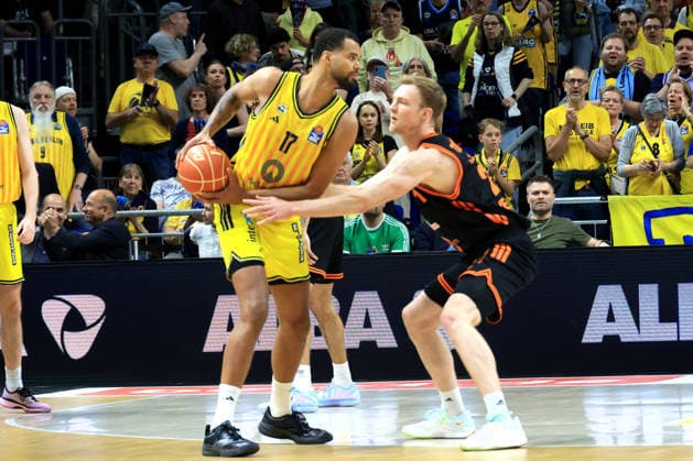 DEU, easyCredit BBL, ALBA vs. Rasta Vechta, 19.05.2026, Uber-Arena, Berlin, DEU, easyCredit BBL, ALBA vs. Rasta Vechta, im Bild Norris Agbakoko (ALBA Berlin 17), Lars Thiemann (RASTA Vechta 21)