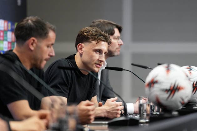 Maximilian Eggestein (SC Freiburg, 08) bei der PK, Pressekonferenz , Türkei, Fussball, UEFA Europa League, Finale, 2025 2026, SC Freiburg vs. Aston Villa, 19.05.2026, TüpraÅü Stadium, BeÅüiktaÅü Park, Istanbul Istanbul TüpraÅü Stadium, BeÅüiktaÅü Par Istanbul Türkei Copyright: xArnexAmbergx