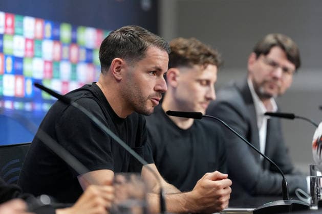 Christian Günter Christian Guenter (SC Freiburg, 30) bei der PK, Pressekonferenz , Türkei, Fussball, UEFA Europa League, Finale, 2025 2026, SC Freiburg vs. Aston Villa, 19.05.2026, TüpraÅü Stadium, BeÅüiktaÅü Park, Istanbul Istanbul TüpraÅü Stadium, BeÅüiktaÅü Par Istanbul Türkei Copyright: xArnexAmbergx