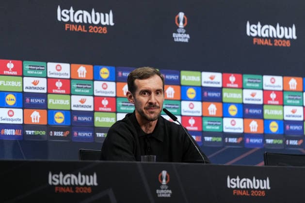 Julian Schuster (SC Freiburg, Trainer) bei der PK, Pressekonferenz , Türkei, Fussball, UEFA Europa League, Finale, 2025 2026, SC Freiburg vs. Aston Villa, 19.05.2026, TüpraÅü Stadium, BeÅüiktaÅü Park, Istanbul Istanbul TüpraÅü Stadium, BeÅüiktaÅü Par Istanbul Türkei Copyright: xArnexAmbergx