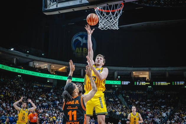 Basketball Berlin 19.05.2026 Saison 2025 2026 EasyCredit BBL 1. Bundesliga Männer, Herren Playoffs Viertelfinale Spiel 2 Alba Berlin - RASTA Vechta Moses Wood (Alba Berlin, No.11) Alonzo Verge (Vechta, No.11)