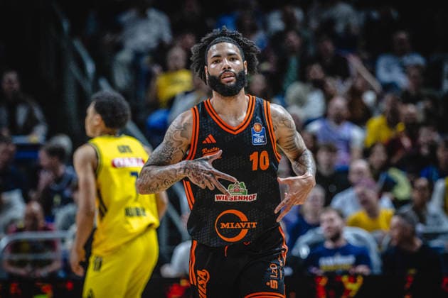 Basketball Berlin 19.05.2026 Saison 2025 2026 EasyCredit BBL 1. Bundesliga Männer, Herren Playoffs Viertelfinale Spiel 2 Alba Berlin - RASTA Vechta Tevin Brown (Vechta, No.10) jubel