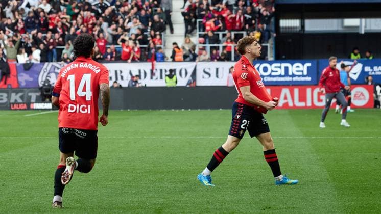 Pamplona, Spain. 17th May 2026. Sports. Football Soccer.CA Osasuna players celebrate a goal of Victor Munoz (1-1) during the football match of La Liga EA Sports between CA Osasuna and RCD Espanyol played at El Sadar stadium in Pamplona (Spain) on May 17 2026. Credit: Inigo Alzugaray Cordon Press  Osasuna vs Espanyol