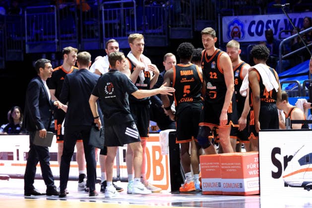 DEU, easyCredit BBL, ALBA vs. Rasta Vechta, 19.05.2026, Uber-Arena, Berlin, DEU, easyCredit BBL, ALBA vs. Rasta Vechta, im Bild Vechta-Spielerkreis