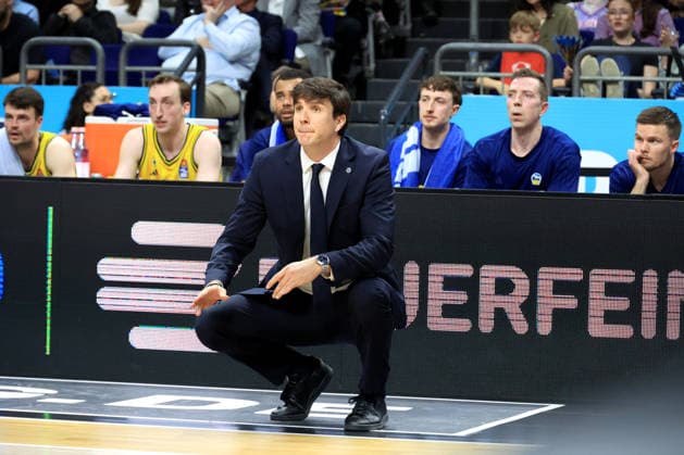 DEU, easyCredit BBL, ALBA vs. Rasta Vechta, 19.05.2026, Uber-Arena, Berlin, DEU, easyCredit BBL, ALBA vs. Rasta Vechta, im Bild CHEFTRAINER Pedro Calles (ALBA Berlin), ALBA-Spielerbank
