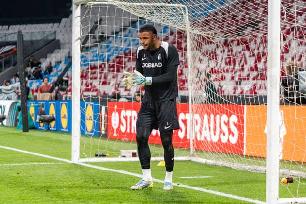 19.05.2026, SC Freiburg vs. Aston Villa, UEFA Europa League, Final Matchday -1 Besiktas Square, Besiktas Park, Stadium, Fan festival, Fan Fest, Fans Freiburg Aston Villa, Trophy, Uefa Cup League Trophy, Istanbul 2026 Final Abschlusstraining Final Training SC Freiburg in Vodafone Park, Noah Atubolu Copyright: xBahhoxKarax