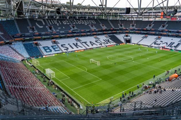 19.05.2026, SC Freiburg vs. Aston Villa, UEFA Europa League, Final Matchday -1 Besiktas Square, Besiktas Park, Stadium, Fan festival, Fan Fest, Fans Freiburg Aston Villa, Trophy, Uefa Cup League Trophy, Istanbul 2026 Final Abschlusstraining Final Training SC Freiburg in Vodafone Park Copyright: xBahhoxKarax
