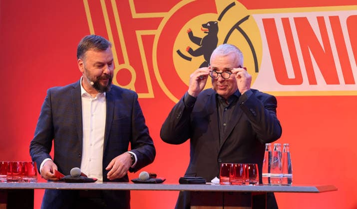 Pressesprecher Christian Arbeit, Präsident Dirk Zingler MV Mitgliederversammlung im Stadion An der Alten Försterei Fußball Fussball Bundesliga Herren DFL Saison 2025 2026 19.05.2026 1.FC Union Berlin FCU