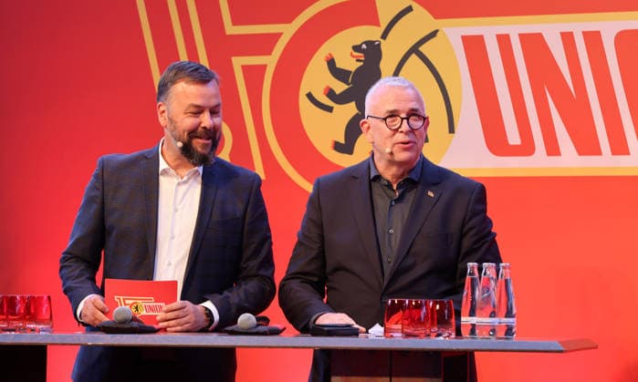 Pressesprecher Christian Arbeit, Präsident Dirk Zingler MV Mitgliederversammlung im Stadion An der Alten Försterei Fußball Fussball Bundesliga Herren DFL Saison 2025 2026 19.05.2026 1.FC Union Berlin FCU