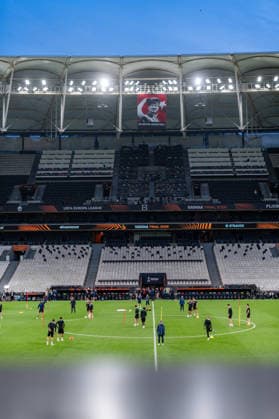 19.05.2026, SC Freiburg vs. Aston Villa, UEFA Europa League, Final Matchday -1 Besiktas Square, Besiktas Park, Stadium, Fan festival, Fan Fest, Fans Freiburg Aston Villa, Trophy, Uefa Cup League Trophy, Istanbul 2026 Final Abschlusstraining Final Training SC Freiburg in Vodafone Park Copyright: xBahhoxKarax