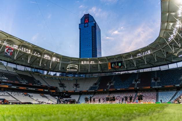 19.05.2026, SC Freiburg vs. Aston Villa, UEFA Europa League, Final Matchday -1 Besiktas Square, Besiktas Park, Stadium, Fan festival, Fan Fest, Fans Freiburg Aston Villa, Trophy, Uefa Cup League Trophy, Istanbul 2026 Final Abschlusstraining Final Training SC Freiburg in Vodafone Park Copyright: xBahhoxKarax