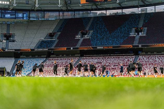 19.05.2026, SC Freiburg vs. Aston Villa, UEFA Europa League, Final Matchday -1 Besiktas Square, Besiktas Park, Stadium, Fan festival, Fan Fest, Fans Freiburg Aston Villa, Trophy, Uefa Cup League Trophy, Istanbul 2026 Final Abschlusstraining Final Training SC Freiburg in Vodafone Park Copyright: xBahhoxKarax