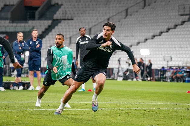 Türkei: Fussball UEFA Europa League 2025 - 2026, Finale in Istanbul - SC Freiburg vs Aston Villa - Tüpras Stadyumu (Istanbul): Abschlusstraining Freiburger Team: Igor Matanovic (SC Freiburg, 31) Copyright: xJOERANxSTEINSIEKx