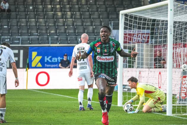 Fussball Österreich, Admiral Bundesliga Europacup-Playoff ECL 2025 2026, SV Oberbank Ried vs. Wolfsberger AC (WAC) - BWT x Oberösterreichische Arena (Ried): Kingstone Mutandwa (SV Oberbank Ried) mit dem Tor zum 1:0 - Jubel, Torjubel Copyright: xLukasxBierederx
