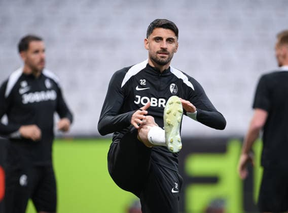 FUSSBALL EUROPA LEAGUE SAISON 2025 2026 Finale in Istanbul 19.05.2026 SC Freiburg - Aston Villa Training SC Freiburg im Besiktas - Park Stadion, Vincenzo Grifo beim Aufwaermen;