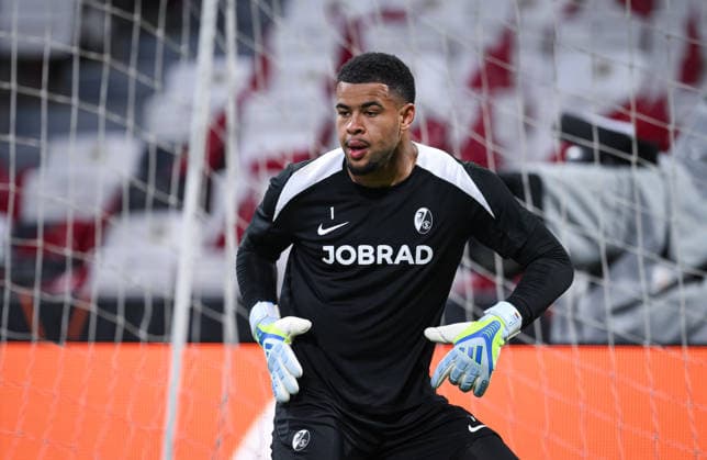 FUSSBALL EUROPA LEAGUE SAISON 2025 2026 Finale in Istanbul 19.05.2026 SC Freiburg - Aston Villa Training SC Freiburg im Besiktas - Park Stadion, Torwart Noah Atubolu