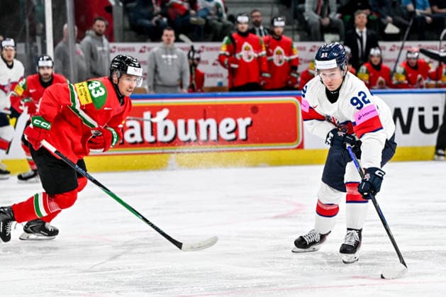 ZURICH, SWITZERLAND - MAY 19: Josh Waller of Great Britain against Milan Horvath of Hungary during the 2026 IIHF Ice hockey, Eishockey World Championship, WM, Weltmeisterschaft Switzerland game between Hungary and Great Britain at Swiss Life Arena on May 19, 2026 in Zurich, Zurich. Zurich Swiss Life Arena Zurich Switzerland Copyright: xJustPictures.ch AndreaxBrancax jp-en-EuSpIm-JP7_ANB_Lat_Aut_19052026_5193