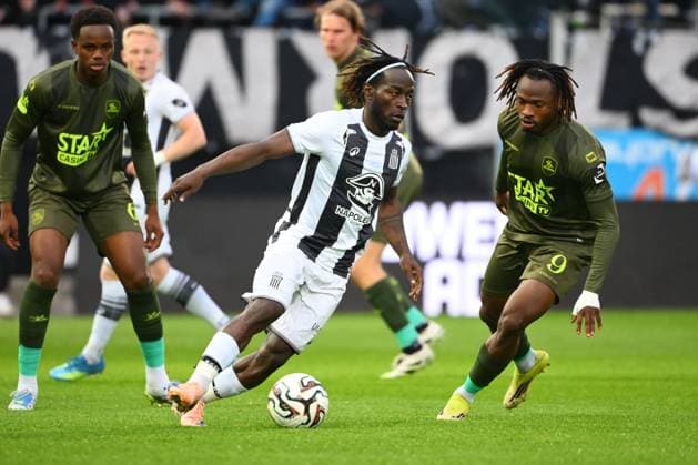 Sporting Charleroi v OH Leuven - Jupiler Pro League Europe Play-Off CHARLEROI, BELGIUM - MAY 19 : Guiagon Parfait midfielder of Sporting Charleroi, Traore Abdoul Karim forward of OH Leuven during the Jupiler Pro League Europe Play-Off match between Sporting Charleroi and OH Leuven on May 19, 2026 in Charleroi, Belgium, 19 05 2026 Charleroi Belgium  Copyright: xVincentxKalutx