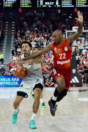 Deutsche Basketball Bundesliga (BBL), FC Bayern München Basketball vs VET-CONCEPT GLADIATORS Trier, München FC Bayern Basketball, Trier VET-CONCEPT GLADIATORS, 2026-05-19 in München (SAP Garden) ADEKUNLE Nolan (VET-CONCEPT GLADIATORS TRIER Small Forward (SF) Nr22-TRI22), MIKE Isiaha (FC Bayern München Basketball Power Forward (PF) Nr22-FCBB22) sportworld München SAP Garden Bayern Deutschland