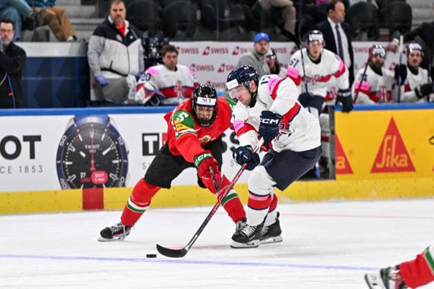 ZURICH, SWITZERLAND - MAY 19: Mark Richardson of Great Britain in action against Doman Szongoth of Hungary during the 2026 IIHF Ice hockey, Eishockey World Championship, WM, Weltmeisterschaft Switzerland game between Hungary and Great Britain at Swiss Life Arena on May 19, 2026 in Zurich, Zurich. Zurich Swiss Life Arena Zurich Switzerland Copyright: xJustPictures.ch AndreaxBrancax jp-en-EuSpIm-JP7_ANB_Lat_Aut_19052026_5343