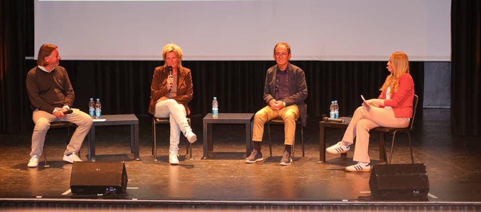 19.05.2026, Deutschland, Stuttgart, Fussball Ethik im Dialog: Tor oder Eigentor? v.l. Christoph Ruf Autor, freier Journalist und Fußballexperte, Claudia Neumann Sportreporterin und -redakteurin beim ZDF, Erwin Staudt Ehemaliger Präsident des VfB Stuttgart, Moderation: DesirÃ e Krause