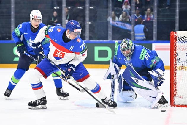 L-R Jan Golicic (SVK), Martin Pospisil (SVK) and goalkeeper Lukas Horak (SLO) in action during the 2026 IIHF World Championship, WM, Weltmeisterschaft Group B, match Slovenia vs Slovakia, Fribourg, Switzerland, on May 19, 2026. (CTKxPhoto RadekxPetrasek) CTKPhotoP2026051908857  CTKPhotoP2026051908857
