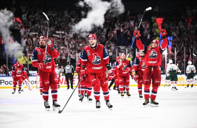 Russia Ice hockey, Eishockey Kontinental League Lokomotiv - Ak Bars 9169260 19.05.2026 Lokomotiv s players celebrate their team s victory in the Kontinental Hockey League final play-off ice hockey match between Lokomotiv Yaroslavl and Ak Bars Kazan in Yaroslavl, Russia. Vladimir Astapkovich Sputnik Yaroslavl Russia  Copyright: xVladimirxAstapkovichx