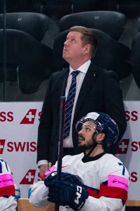 ZURICH, SWITZERLAND - MAY 19: Peter Russell (Great Britain, Head-Coach) during the Preliminary Round - Group A Match 23 between Hungary and Great Britain at the IIHF Ice hockey, Eishockey World Championship, WM, Weltmeisterschaft 2026, Swiss Life Arena on May 19, 2026 in Zurich, Switzerland. Zurich Switzerland Copyright: xTimoxSteinx