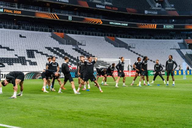 19.05.2026, SC Freiburg vs. Aston Villa, UEFA Europa League, Final Matchday -1 Besiktas Square, Besiktas Park, Stadium, Fan festival, Fan Fest, Fans Freiburg Aston Villa, Trophy, Uefa Cup League Trophy, Istanbul 2026 Final Abschlusstraining Final Training SC Freiburg in Vodafone Park, Mathias Ginter, Lucas Höler Copyright: xBahhoxKarax