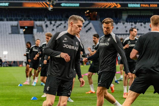 19.05.2026, SC Freiburg vs. Aston Villa, UEFA Europa League, Final Matchday -1 Besiktas Square, Besiktas Park, Stadium, Fan festival, Fan Fest, Fans Freiburg Aston Villa, Trophy, Uefa Cup League Trophy, Istanbul 2026 Final Abschlusstraining Final Training SC Freiburg in Vodafone Park, Mathias Ginter, Lucas Höler *** 19 05 2026, SC Freiburg vs Aston Villa, UEFA Europa League, Final Matchday 1 Besiktas Square, Besiktas Park, Stadium, Fan festival, Fan Fest, Fans Freiburg Aston Villa, Trophy, Uefa Cup League Trophy, Istanbul 2026 Final Final Training Final Training SC Freiburg in Vodafone Park, Mathias Ginter, Lucas Höler Copyright: xBahhoxKarax