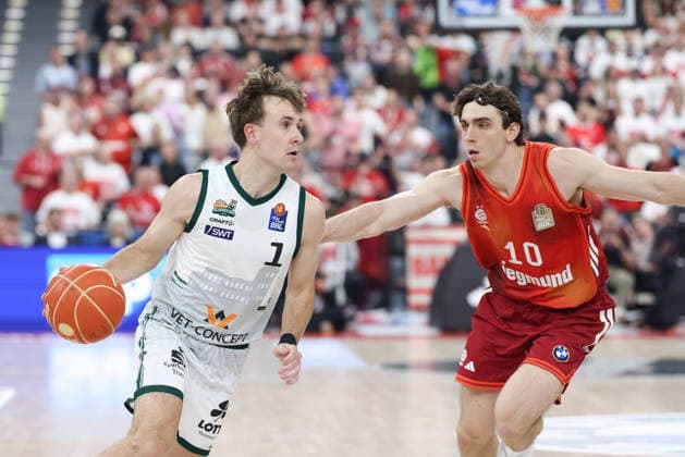 Steven Ashworth (Vet Concept Gladiators Trier, 01) mit Ball mit Justinian Jessup (FC Bayern Basketball, 10), GER, FC Bayern Basketball vs. Vet Concept Gladiators Trier, Basketball, easycredit Basketball Bundesliga, Playoffs, Viertelfinale, Saison 2025 2026, 19.05.2026, GER, FC Bayern Basketball vs. Vet Concept Gladiators Trier, Basketball, easycredit Basketball Bundesliga, Playoffs, Viertelfinale, Saison 2025 2026, 19.05.2026 Muenchen Copyright: xEibner-Pressefoto JennixMaulx EP_JML
