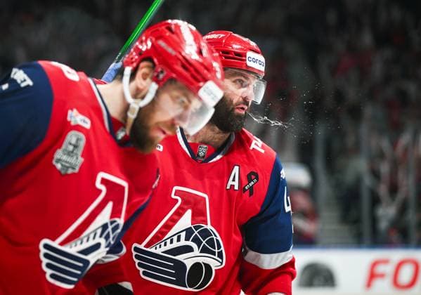 Russia Ice hockey, Eishockey Kontinental League Lokomotiv - Ak Bars 9169303 19.05.2026 Lokomotiv s Alexei Bereglazov and Lokomotiv s Alexander Radulov are seen during the Kontinental Hockey League final play-off ice hockey match between Lokomotiv Yaroslavl and Ak Bars Kazan in Yaroslavl, Russia. Alexey Filippov Sputnik Yaroslavl Russia  Copyright: xAlexeyxFilippovx