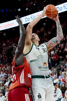 Deutsche Basketball Bundesliga (BBL), FC Bayern München Basketball vs VET-CONCEPT GLADIATORS Trier, München FC Bayern Basketball, Trier VET-CONCEPT GLADIATORS, 2026-05-19 in München (SAP Garden) ZIRBES Maik (VET-CONCEPT GLADIATORS TRIER Center (C) Nr33-TRI33), MCCORMACK David (FC Bayern München Basketball Center (C) Nr33-FCBB33) sportworld München SAP Garden Bayern Deutschland