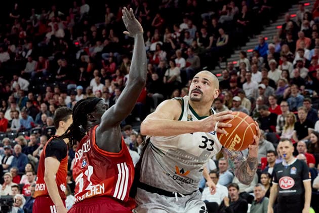 Deutsche Basketball Bundesliga (BBL), FC Bayern München Basketball vs VET-CONCEPT GLADIATORS Trier, München FC Bayern Basketball, Trier VET-CONCEPT GLADIATORS, 2026-05-19 in München (SAP Garden) ZIRBES Maik (VET-CONCEPT GLADIATORS TRIER Center (C) Nr33-TRI33), GABRIEL Wenyen (FC Bayern München Basketball Center (C) Nr32-FCBB32) sportworld München SAP Garden Bayern Deutschland