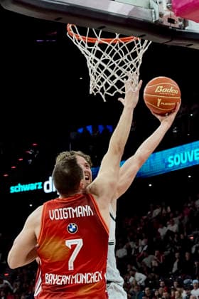 Deutsche Basketball Bundesliga (BBL), FC Bayern München Basketball vs VET-CONCEPT GLADIATORS Trier, München FC Bayern Basketball, Trier VET-CONCEPT GLADIATORS, 2026-05-19 in München (SAP Garden) HOLLERSBACHER Marco (VET-CONCEPT GLADIATORS TRIER Power Forward (PF) Nr9-TRI9), VOIGTMANN Johannes (FC Bayern München Basketball Center (C) Nr7-FCBB7) sportworld München SAP Garden Bayern Deutschland