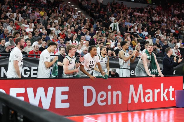 Die Trierer Ersatzspieler auf der Bank jubeln, GER, FC Bayern Basketball vs. Vet Concept Gladiators Trier, Basketball, easycredit Basketball Bundesliga, Playoffs, Viertelfinale, Saison 2025 2026, 19.05.2026, GER, FC Bayern Basketball vs. Vet Concept Gladiators Trier, Basketball, easycredit Basketball Bundesliga, Playoffs, Viertelfinale, Saison 2025 2026, 19.05.2026 Muenchen Copyright: xEibner-Pressefoto JennixMaulx EP_JML