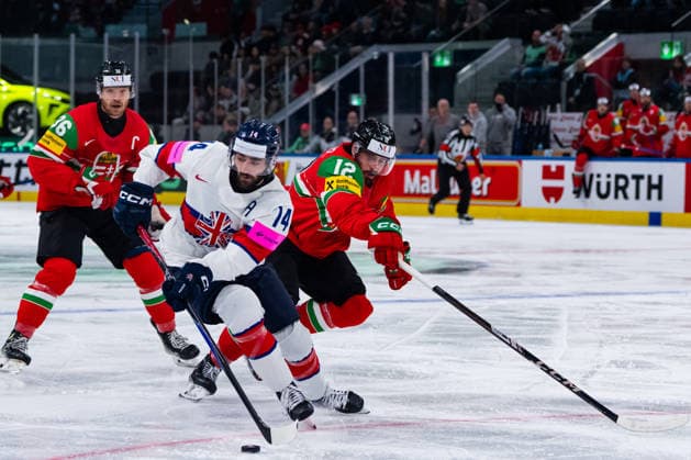 ZURICH, SWITZERLAND - MAY 19: Liam Kirk (Great Britain, 14) in the battle for the puck with Bence Stipsicz (Hungary, 12) during the Preliminary Round - Group A Match 23 between Hungary and Great Britain at the IIHF Ice hockey, Eishockey World Championship, WM, Weltmeisterschaft 2026, Swiss Life Arena on May 19, 2026 in Zurich, Switzerland. Zurich Switzerland Copyright: xTimoxSteinx
