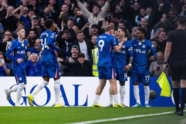 19th May 2026; Stamford Bridge, Chelsea, London, England: Premier League Football, Chelsea versus Tottenham Hotspur; Enzo Fernandez of Chelsea celebrates with his team after scoring in the 18th minute to make the score 1-0 GodfreyxPitt